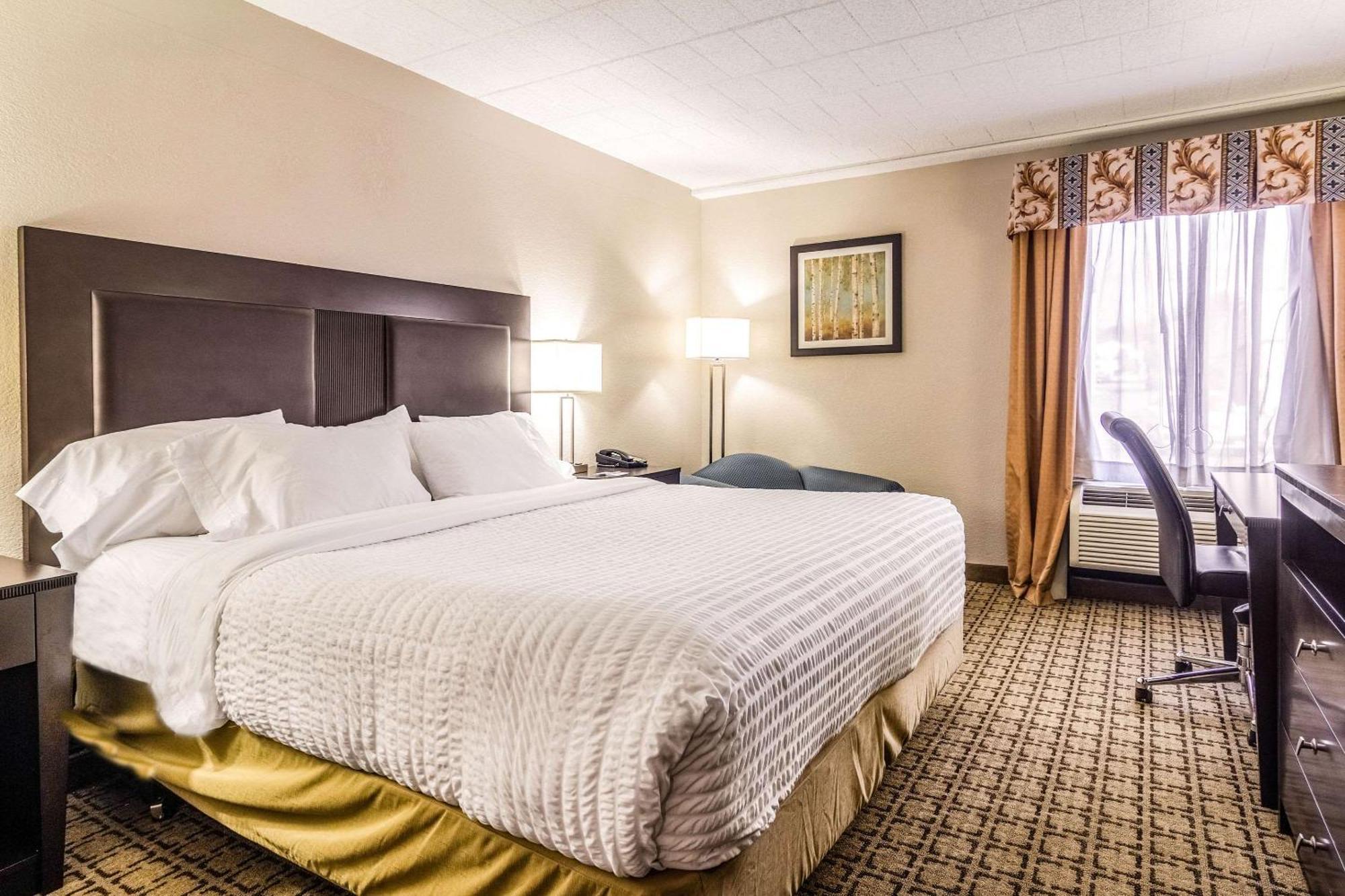 Clarion Inn Cranberry Township Exterior photo