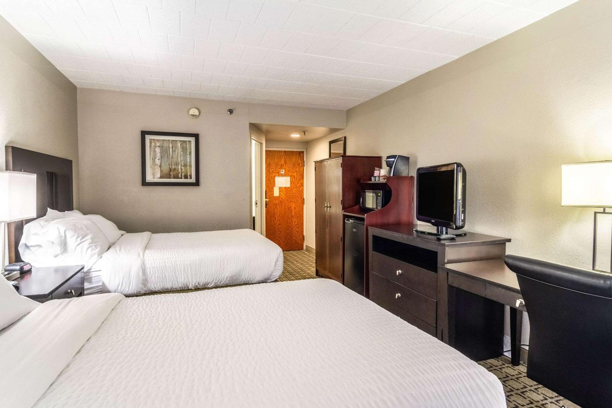 Clarion Inn Cranberry Township Exterior photo