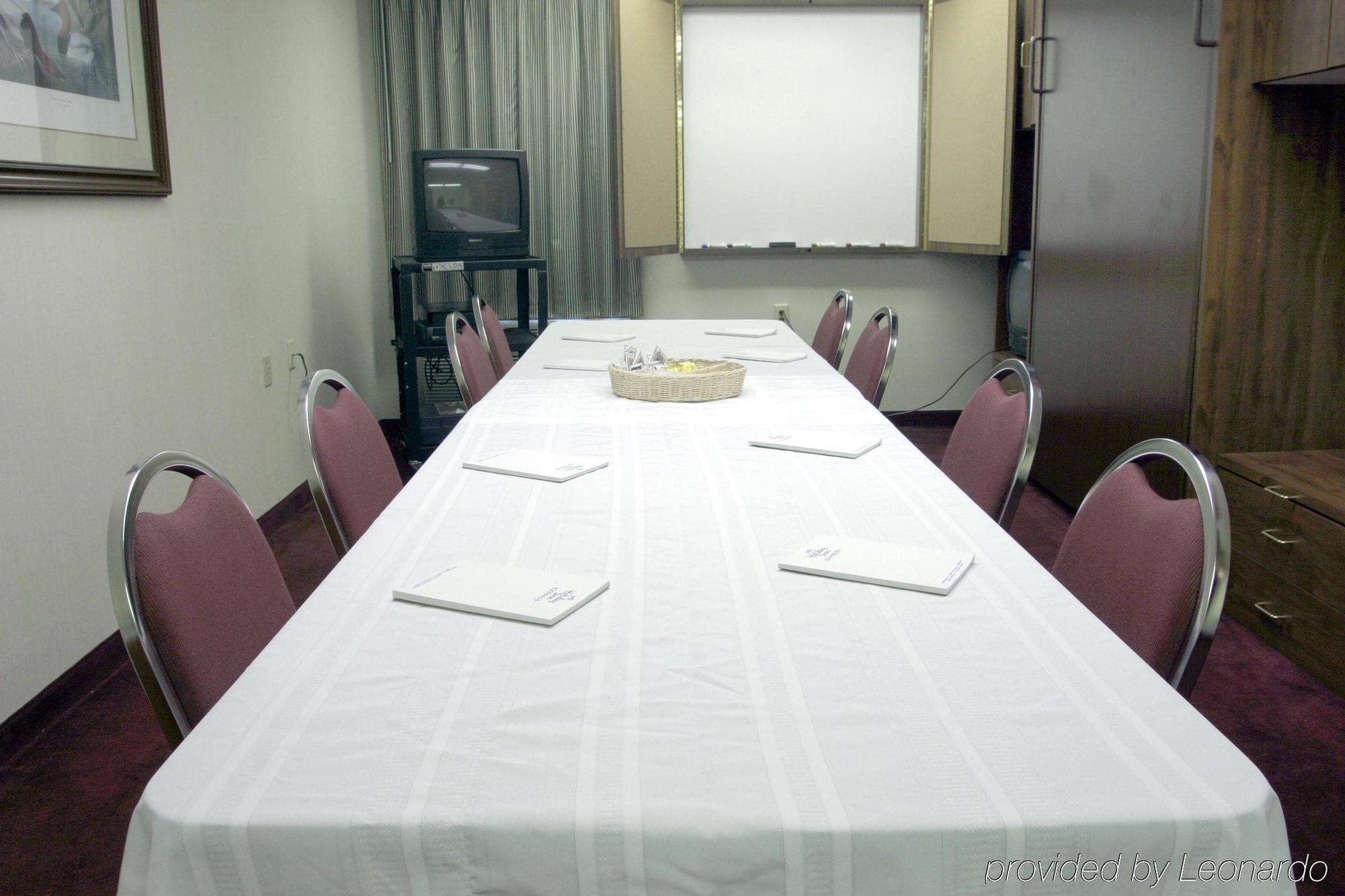 Clarion Inn Cranberry Township Facilities photo