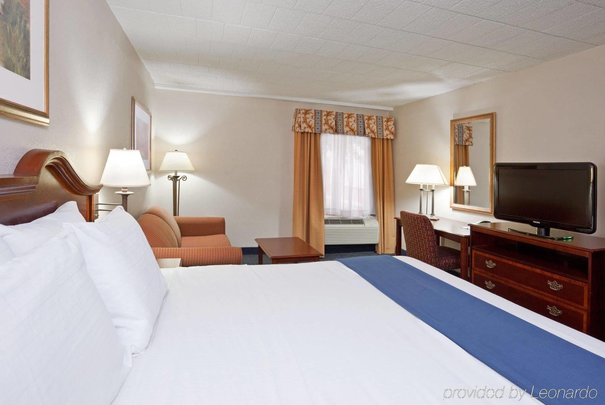 Clarion Inn Cranberry Township Exterior photo