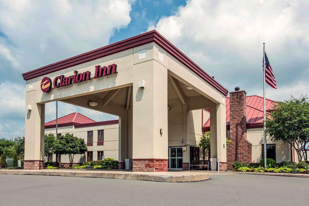 Clarion Inn Cranberry Township Exterior photo